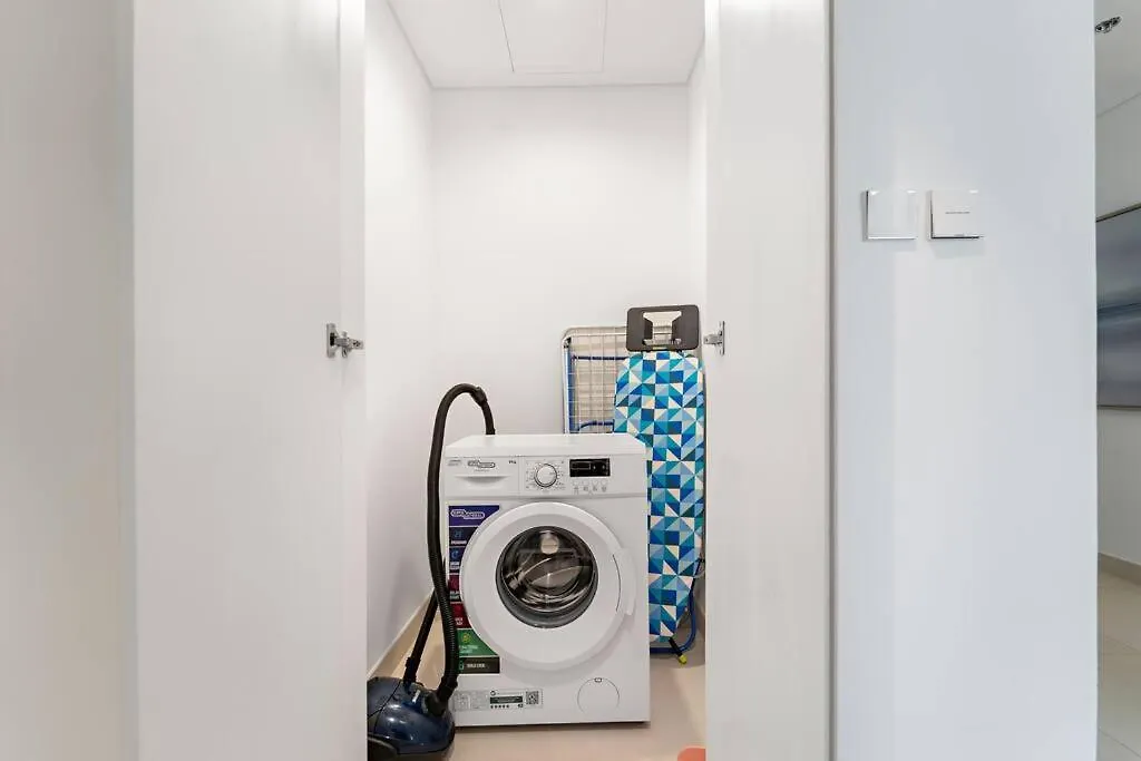 First Class 2Br Glamour Retreat Dubai Apartment